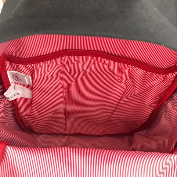 New Herschel backpack - Picture 6 of 6